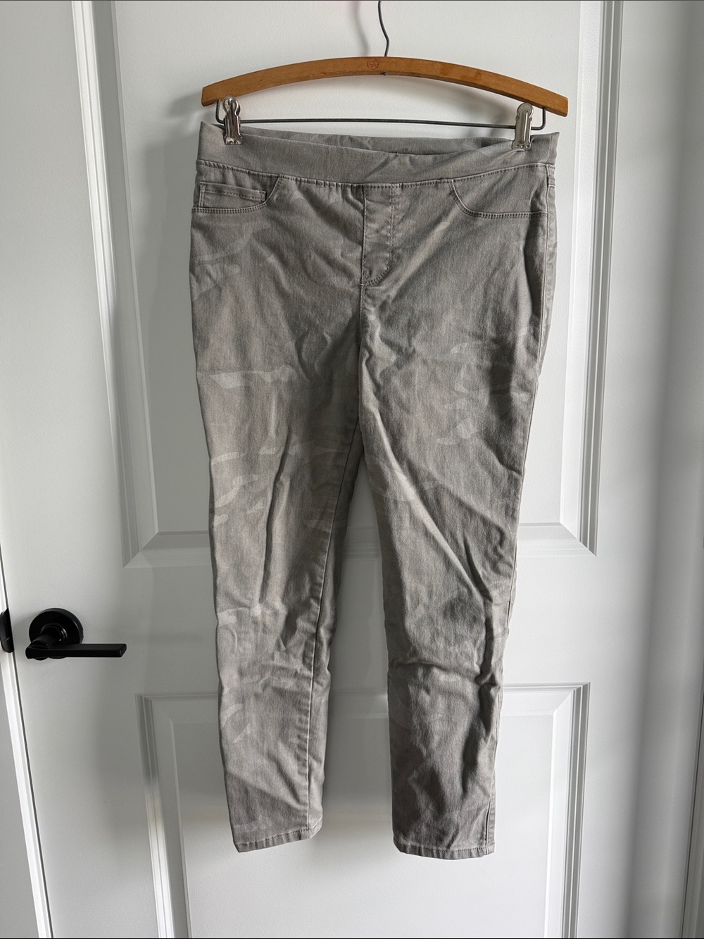 Women’s Gray Jeggings - Subtle Camouflage - M